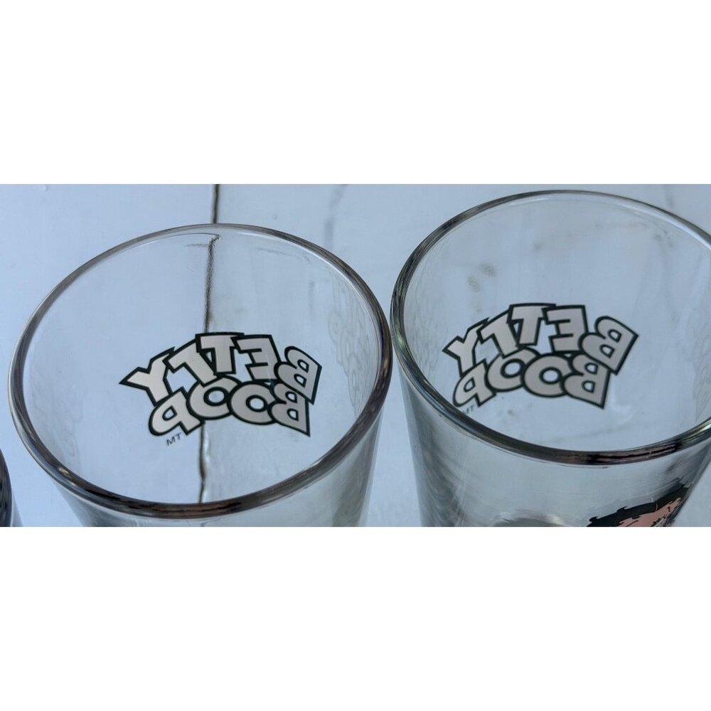 Set of 4 Betty Boop Classic Collectible 16 oz. Drinking Glasses 6" Tall (READ) - Picture 12 of 16